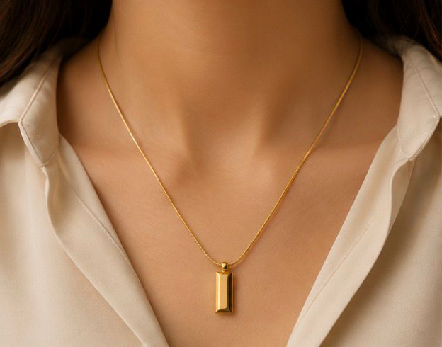 EVORAA Aura Bar Necklace
