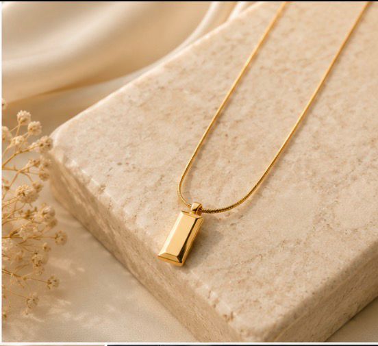 EVORAA Aura Bar Necklace